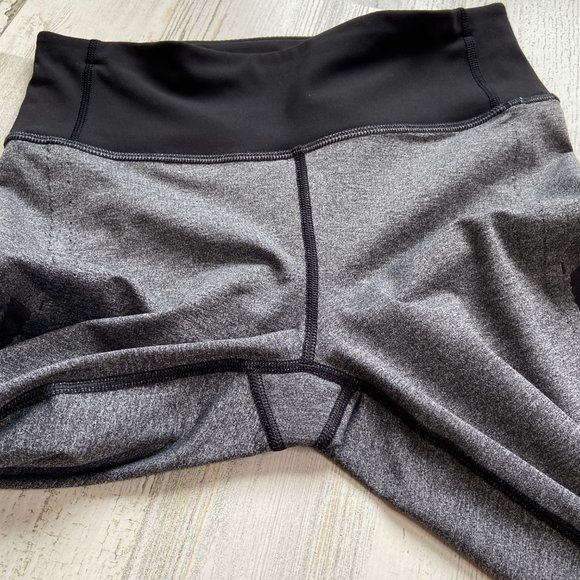 CLEARANCE! Lululemon Size 6 Small Smooth Stride Crop Leggings Heathered Black - Picture 11 of 11